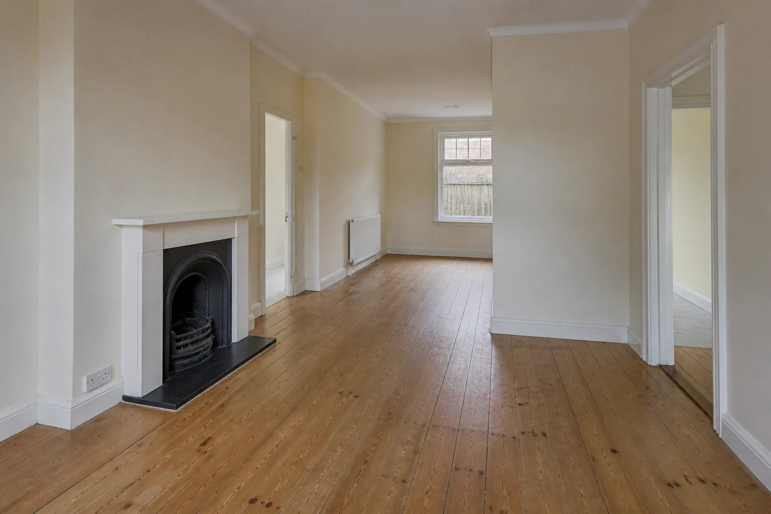 L-shaped dining room before virtual staging